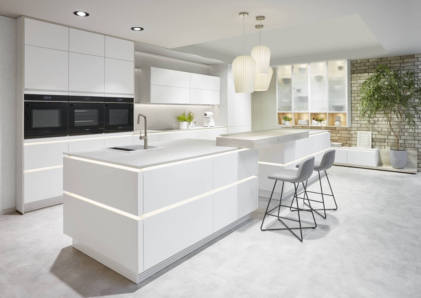 imgi_223_Nobilia-Modern-White-Handleless-Kitchen